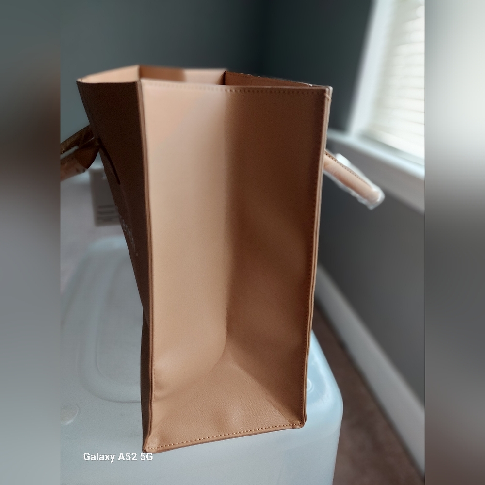 Large Tote - Picture 8 of 10